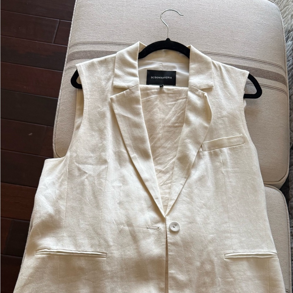 BCBGMaxAzria Ivory Sleeveless Vest